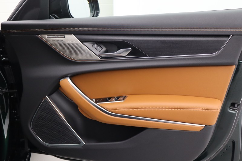 2024 (24) JAGUAR XF 2.0 D200 R-Dynamic HSE Black 5dr Auto 5197931