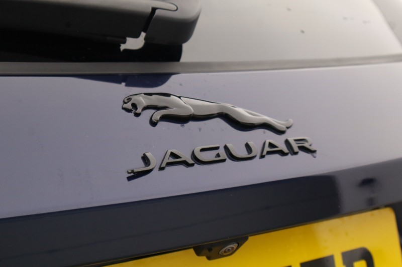 2022 (22) JAGUAR F-PACE 2.0 D200 R-Dynamic SE 5dr Auto AWD 5226242