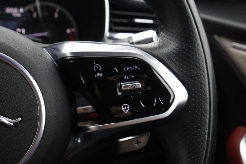 2022 (22) JAGUAR F-PACE 2.0 D200 R-Dynamic SE 5dr Auto AWD 5226273