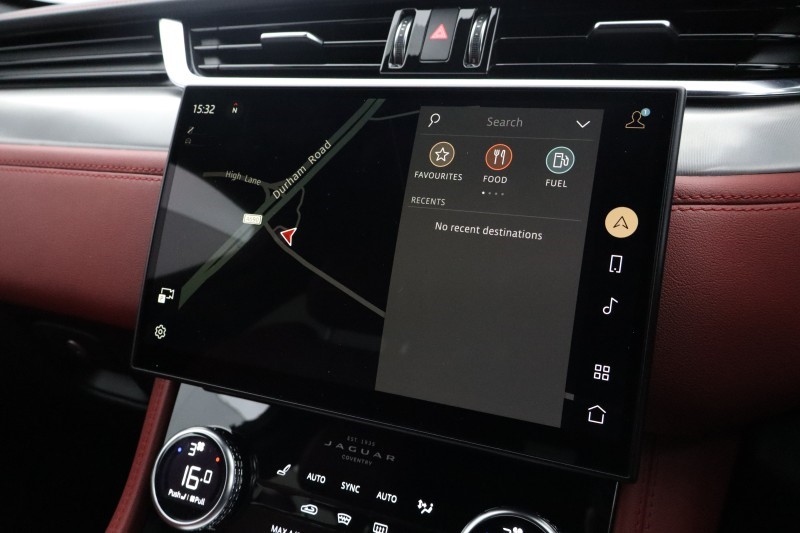 2022 (22) JAGUAR F-PACE 2.0 D200 R-Dynamic SE 5dr Auto AWD 5226277