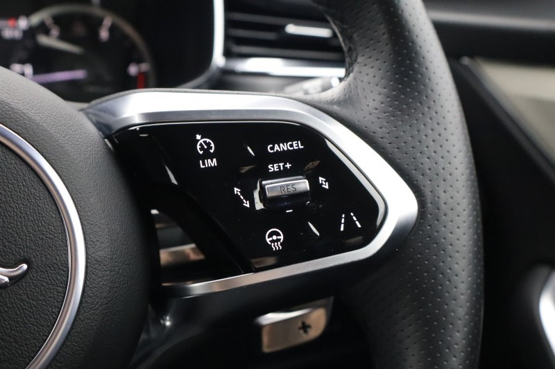 2023 (23) JAGUAR F-PACE 2.0 D200 R-Dynamic Black 5dr Auto AWD 5217456