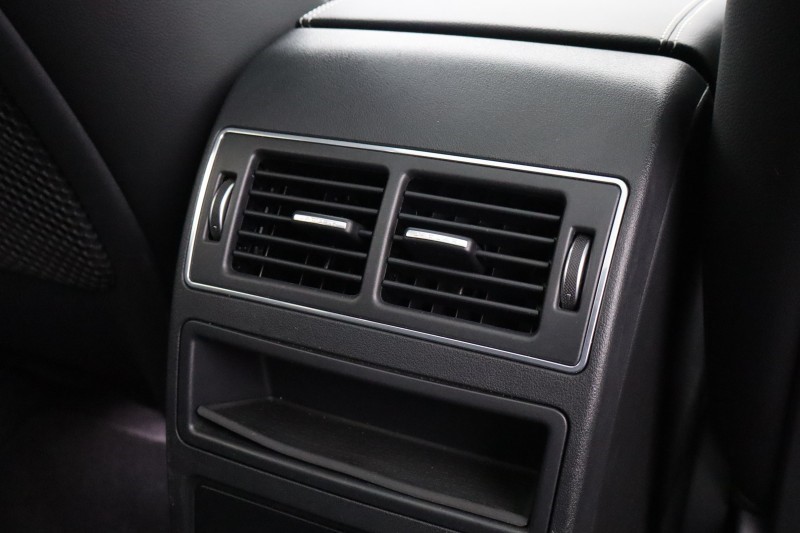 2023 (23) JAGUAR F-PACE 2.0 D200 R-Dynamic Black 5dr Auto AWD 5217441