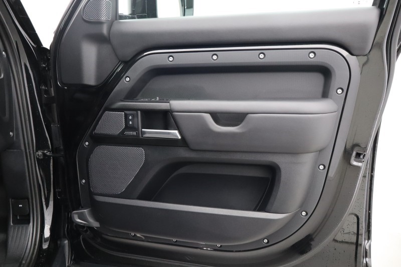 2023 (73) LAND ROVER DEFENDER 5.0 P525 V8 110 5dr Auto 5233976