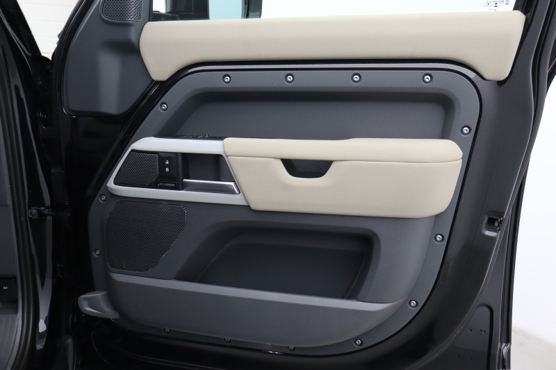 2023 (73) LAND ROVER DEFENDER 3.0 D250 X-Dynamic SE 110 5dr Auto 5231264