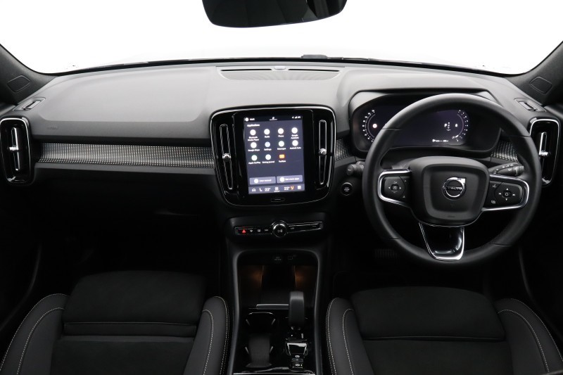 2024 (24) VOLVO XC40 2.0 B4P Plus Dark 5dr Auto 5306254