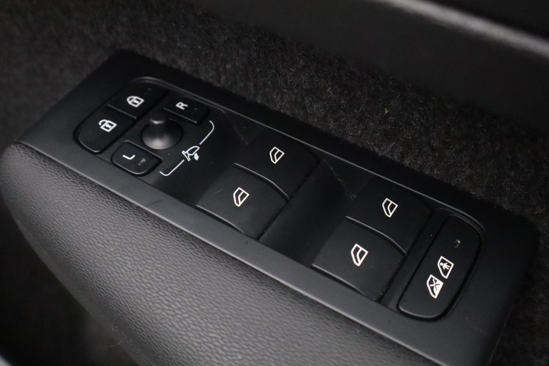 2024 (24) VOLVO XC40 2.0 B4P Plus Dark 5dr Auto 5306238