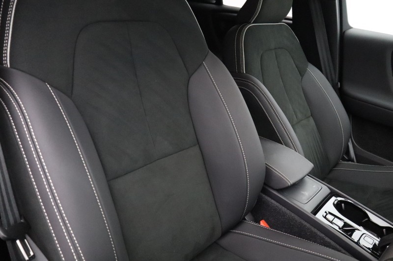 2024 (24) VOLVO XC40 2.0 B4P Plus Dark 5dr Auto 5306242