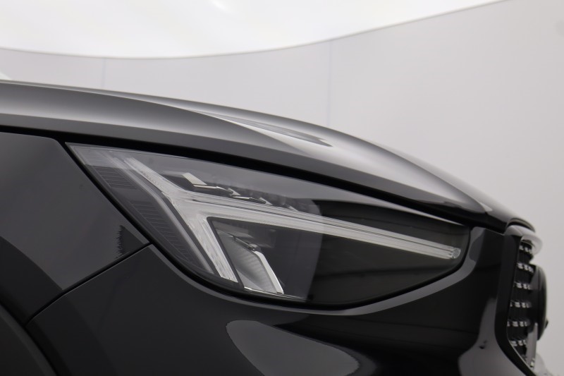 2024 (24) VOLVO XC40 2.0 B4P Plus Dark 5dr Auto 5306221