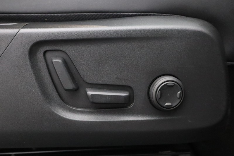 2024 (24) VOLVO XC40 2.0 B4P Plus Dark 5dr Auto 5306240