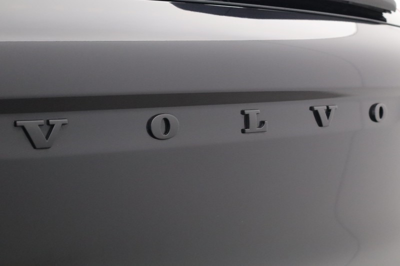 2024 (24) VOLVO XC40 2.0 B4P Plus Dark 5dr Auto 5306228