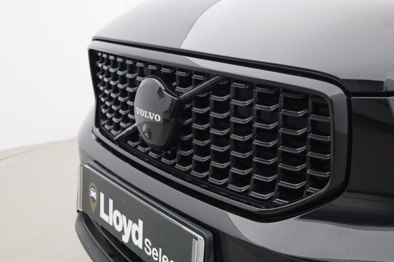 2024 (24) VOLVO XC40 2.0 B4P Plus Dark 5dr Auto 5306222
