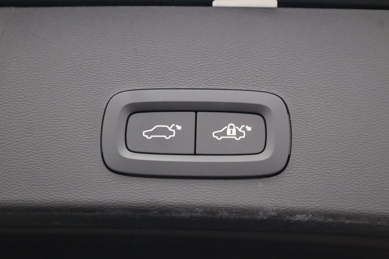 2024 (24) VOLVO XC40 2.0 B4P Plus Dark 5dr Auto 5306232