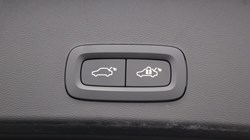 2024 (24) VOLVO XC40 2.0 B4P Plus Dark 5dr Auto 5306232