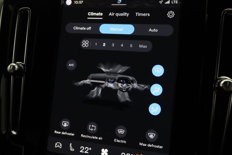 2024 (24) VOLVO XC40 2.0 B4P Plus Dark 5dr Auto 5306267