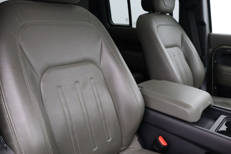 2022 (72) LAND ROVER DEFENDER 3.0 D300 HSE 110 5dr Auto 5265243