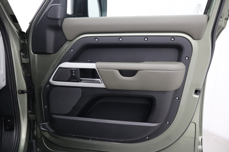 2022 (72) LAND ROVER DEFENDER 3.0 D300 HSE 110 5dr Auto 5265238