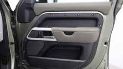 2022 (72) LAND ROVER DEFENDER 3.0 D300 HSE 110 5dr Auto 5265238