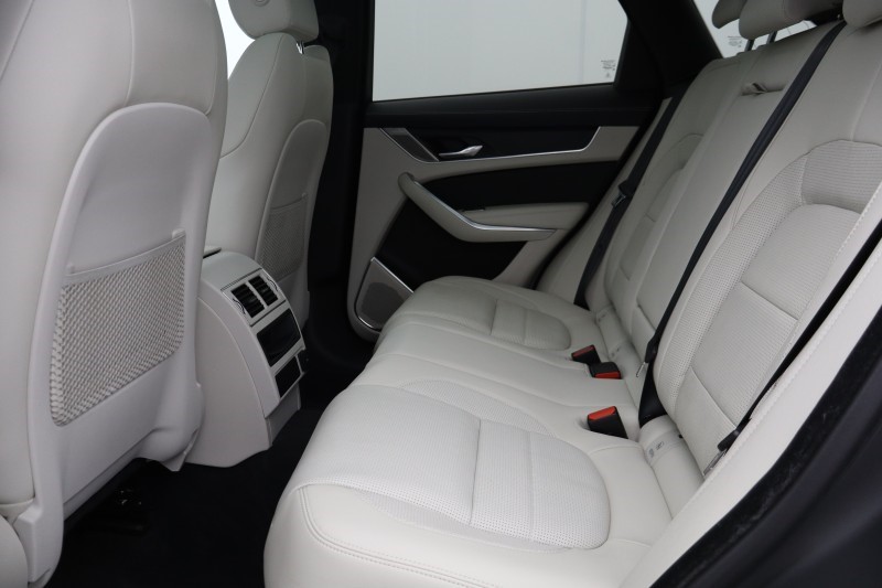 2022 (22) JAGUAR F-PACE 2.0 P400e R-Dynamic SE Black 5dr Auto AWD 5266065