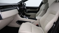 2022 (22) JAGUAR F-PACE 2.0 P400e R-Dynamic SE Black 5dr Auto AWD 5266064