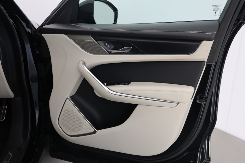 2022 (22) JAGUAR F-PACE 2.0 P400e R-Dynamic SE Black 5dr Auto AWD 5266077