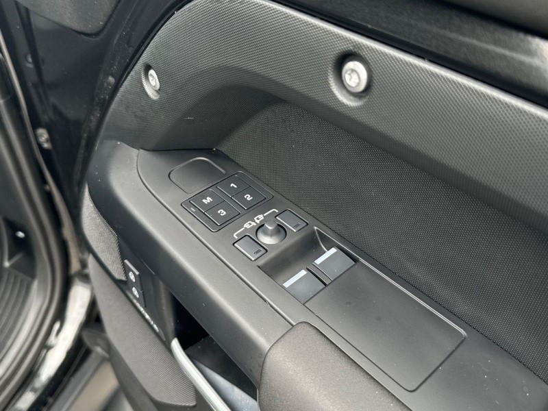 2026 (26) LAND ROVER DEFENDER 3.0 D250 X-Dynamic SE 90 3dr Auto 5683826