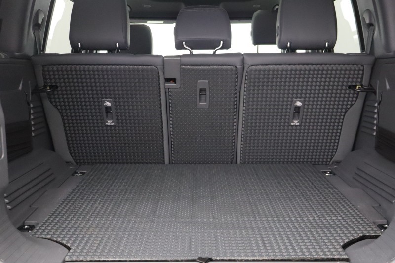 2023 (23) LAND ROVER DEFENDER 3.0 D250 X-Dynamic SE 110 5dr Auto 5251697