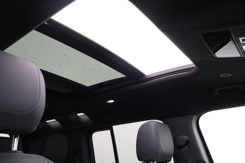 2023 (23) LAND ROVER DEFENDER 3.0 D250 X-Dynamic SE 110 5dr Auto 5251733