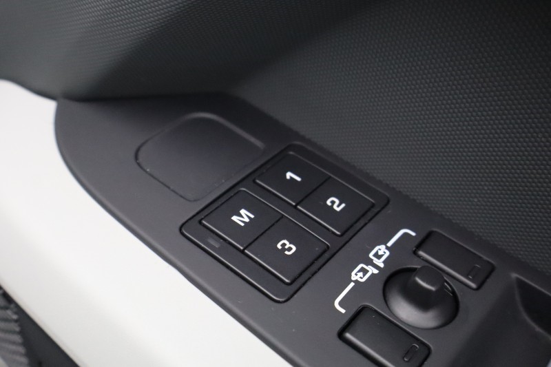 2023 (23) LAND ROVER DEFENDER 3.0 D250 X-Dynamic SE 110 5dr Auto 5251703