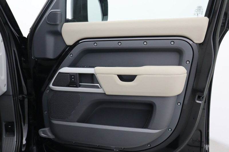 2023 (23) LAND ROVER DEFENDER 3.0 D250 X-Dynamic SE 110 5dr Auto 5251701