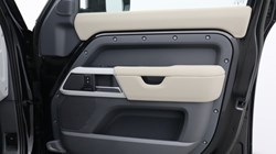 2023 (23) LAND ROVER DEFENDER 3.0 D250 X-Dynamic SE 110 5dr Auto 5251701