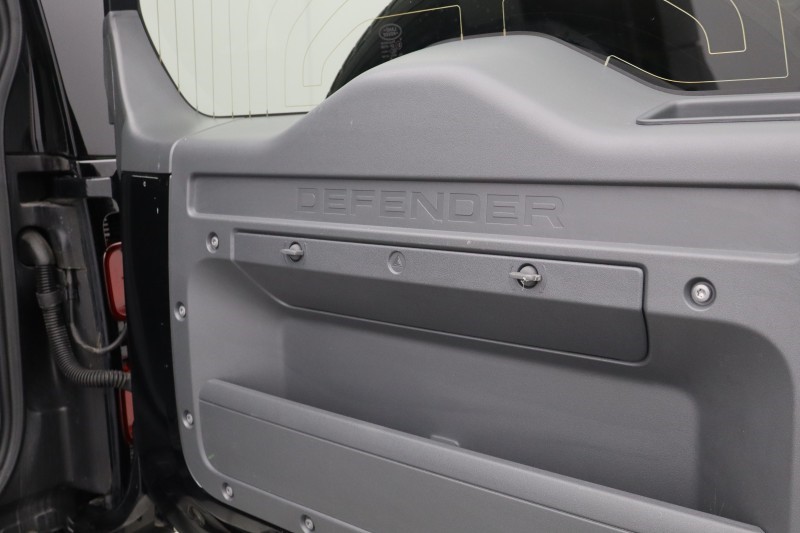 2023 (23) LAND ROVER DEFENDER 3.0 D250 X-Dynamic SE 110 5dr Auto 5251699