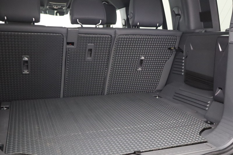 2023 (23) LAND ROVER DEFENDER 3.0 D250 X-Dynamic SE 110 5dr Auto 5251698