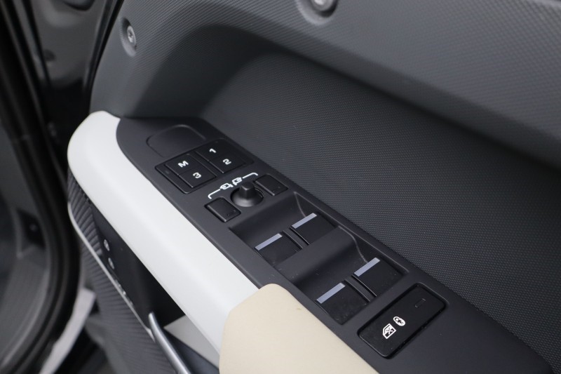 2023 (23) LAND ROVER DEFENDER 3.0 D250 X-Dynamic SE 110 5dr Auto 5251702