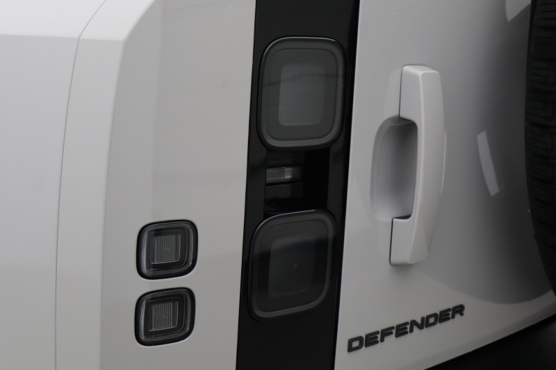 2025 (75) LAND ROVER DEFENDER 3.0 D350 X-Dynamic HSE 110 5dr Auto 5248655
