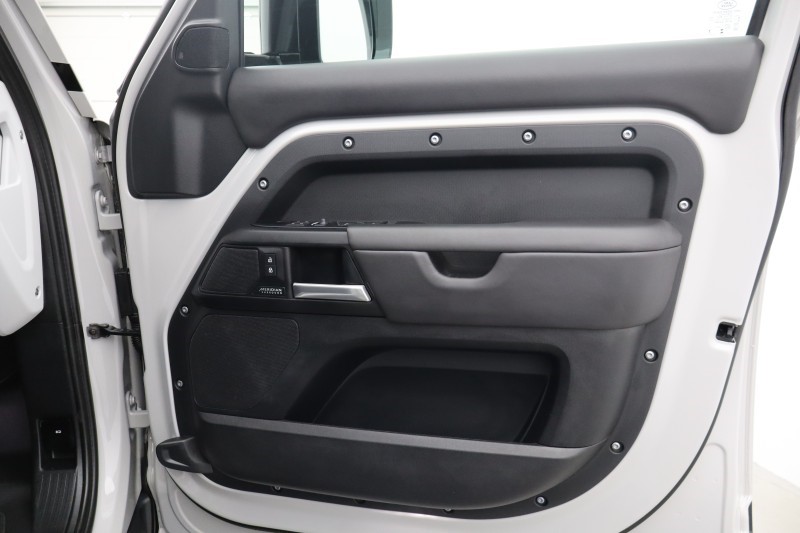 2025 (75) LAND ROVER DEFENDER 3.0 D350 X-Dynamic HSE 110 5dr Auto 5248645