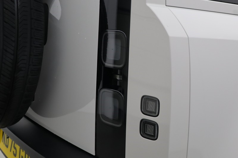 2025 (75) LAND ROVER DEFENDER 3.0 D350 X-Dynamic HSE 110 5dr Auto 5248654