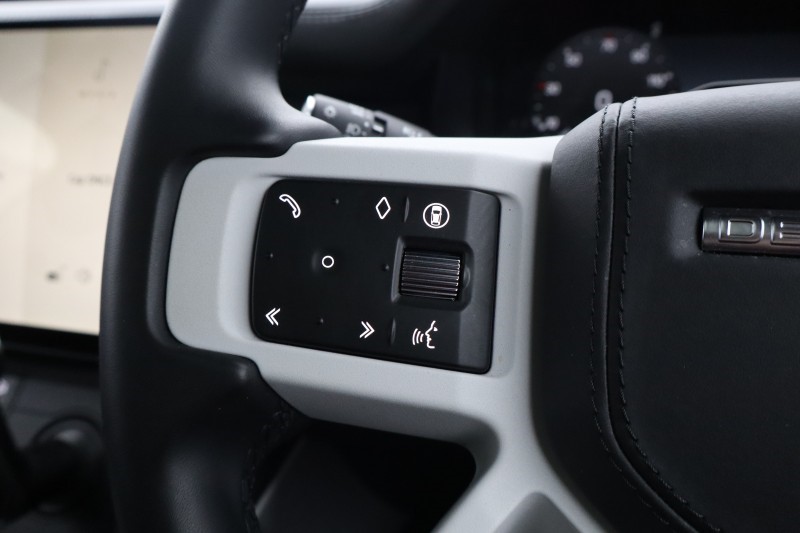 2025 (75) LAND ROVER DEFENDER 3.0 D350 X-Dynamic HSE 110 5dr Auto 5248675