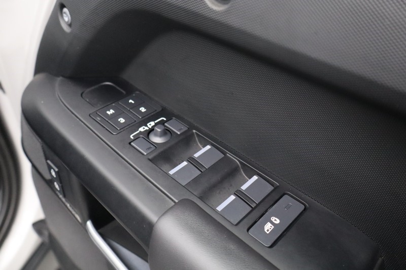 2025 (75) LAND ROVER DEFENDER 3.0 D350 X-Dynamic HSE 110 5dr Auto 5248646