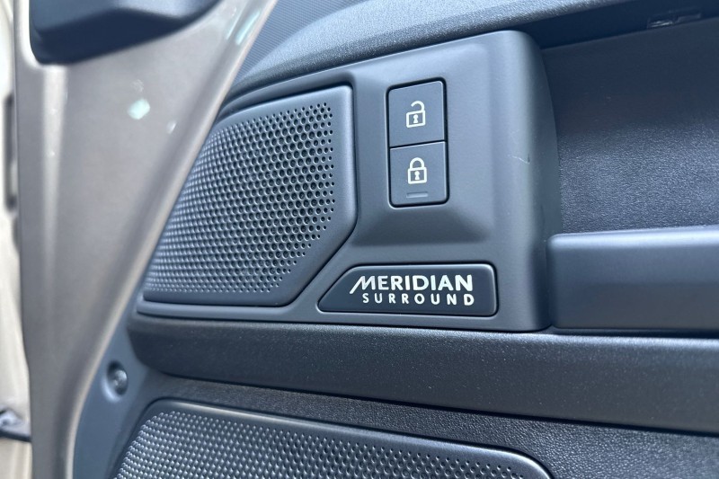 2026 (26) LAND ROVER DEFENDER 4.4 P635 Octa 110 5dr Auto 5268328