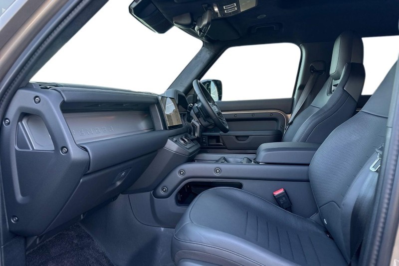 2026 (26) LAND ROVER DEFENDER 4.4 P635 Octa 110 5dr Auto 5268274