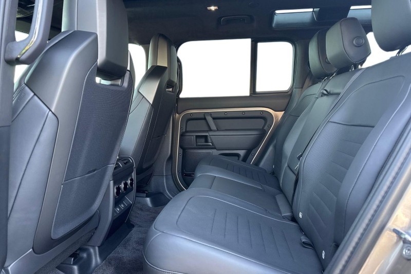 2026 (26) LAND ROVER DEFENDER 4.4 P635 Octa 110 5dr Auto 5268275