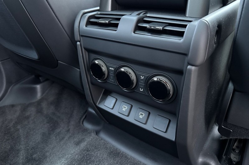 2026 (26) LAND ROVER DEFENDER 4.4 P635 Octa 110 5dr Auto 5268289