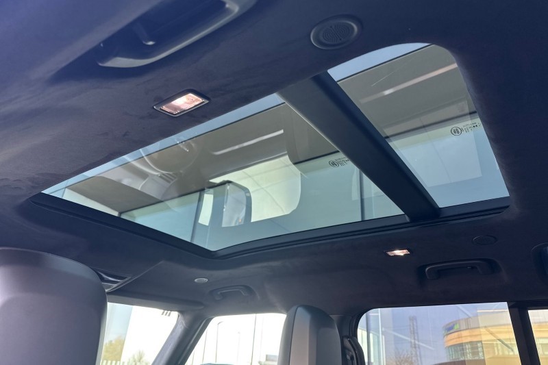 2026 (26) LAND ROVER DEFENDER 4.4 P635 Octa 110 5dr Auto 5268292