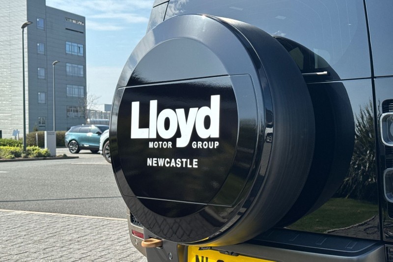 2026 (26) LAND ROVER DEFENDER 4.4 P635 Octa 110 5dr Auto 5268327