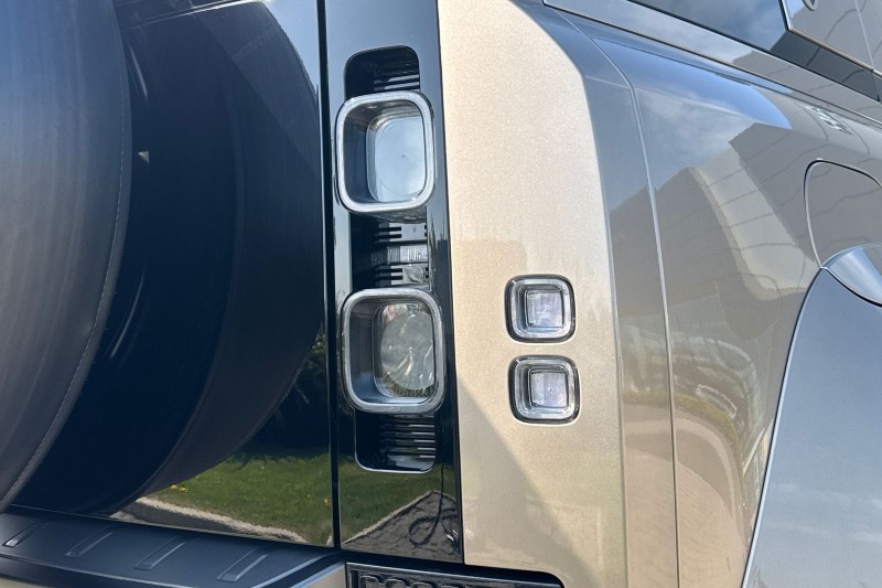 2026 (26) LAND ROVER DEFENDER 4.4 P635 Octa 110 5dr Auto 5268321