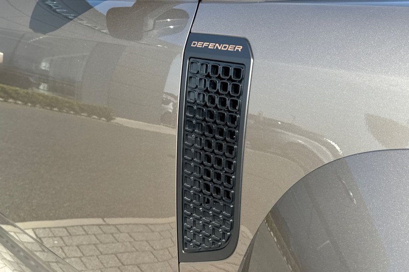 2026 (26) LAND ROVER DEFENDER 4.4 P635 Octa 110 5dr Auto 5268291
