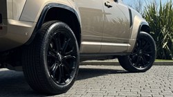 2026 (26) LAND ROVER DEFENDER 4.4 P635 Octa 110 5dr Auto 5268322