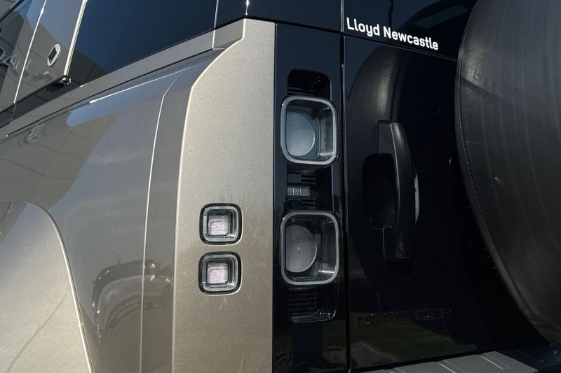 2026 (26) LAND ROVER DEFENDER 4.4 P635 Octa 110 5dr Auto 5268290