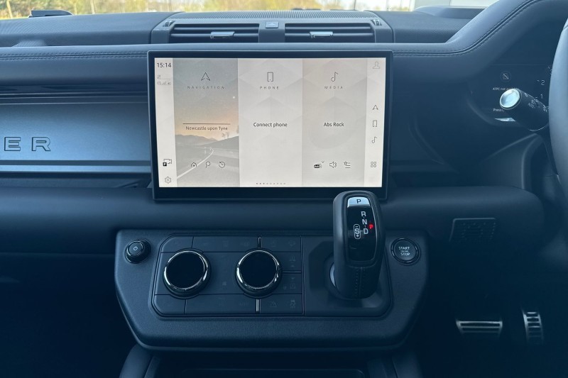 2026 (26) LAND ROVER DEFENDER 4.4 P635 Octa 110 5dr Auto 5268285