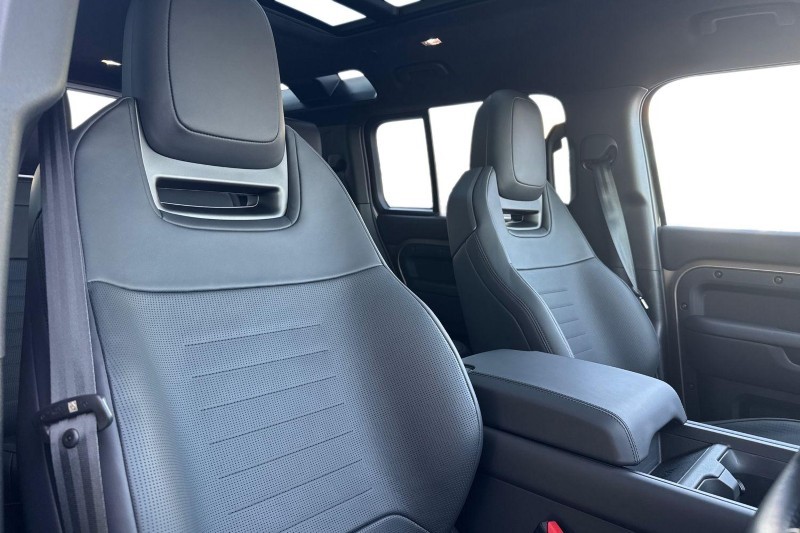 2026 (26) LAND ROVER DEFENDER 4.4 P635 Octa 110 5dr Auto 5268298